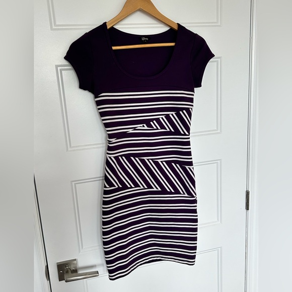 Guess Bodycon Mini Dress - Picture 3 of 7